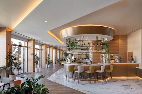 2 restaurants; breakfast, lunch, dinner and brunch served . Hyatt Regency Lisbon