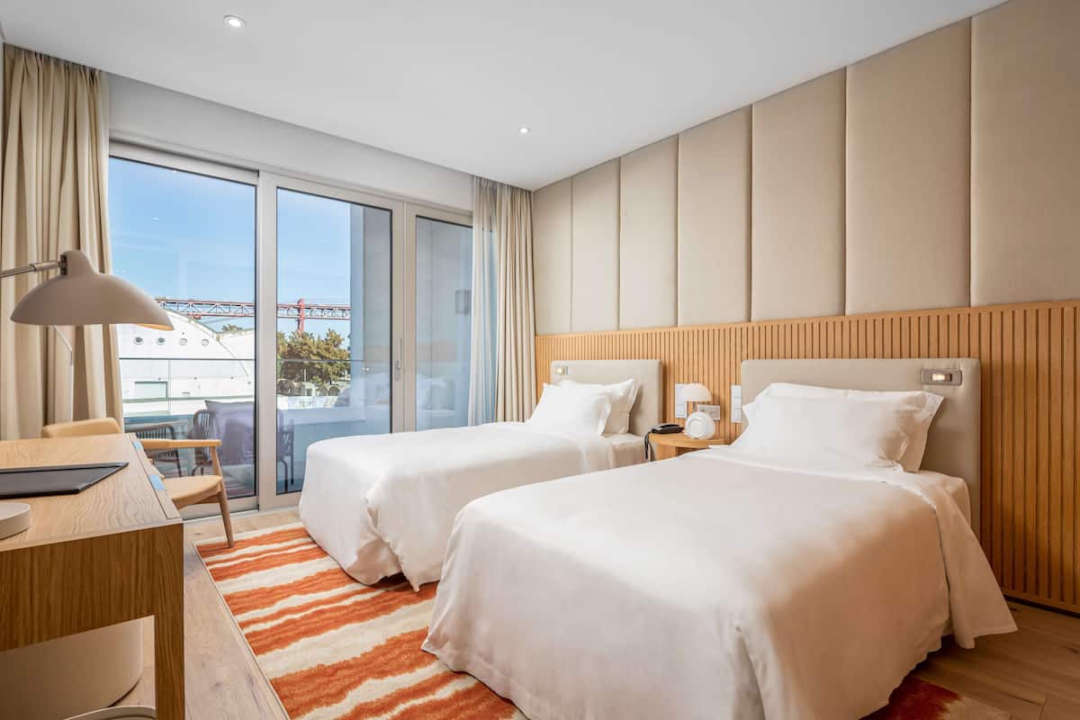 Memory-foam beds, in-room safe, desk, soundproofing