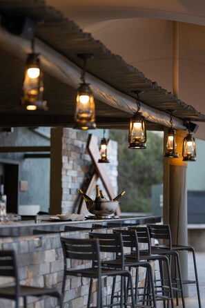 Bar (on property) - Mantis Akagera Game Lodge (Mwiri)