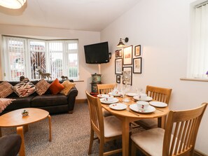 Cottage | 2 bedrooms, individually decorated, individually furnished, free WiFi - Bella Vita (Southport)