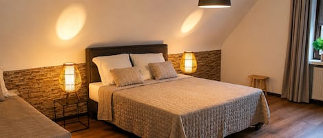 7 bedrooms, desk, travel cot, free WiFi