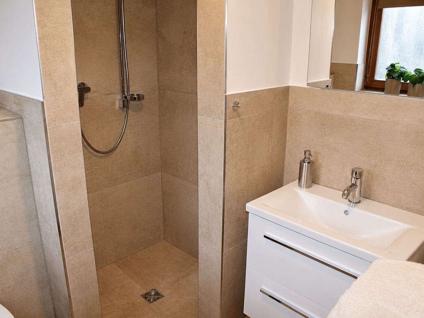Douche, savon, papier toilette