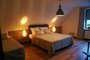 7 bedrooms, desk, travel crib, free WiFi
