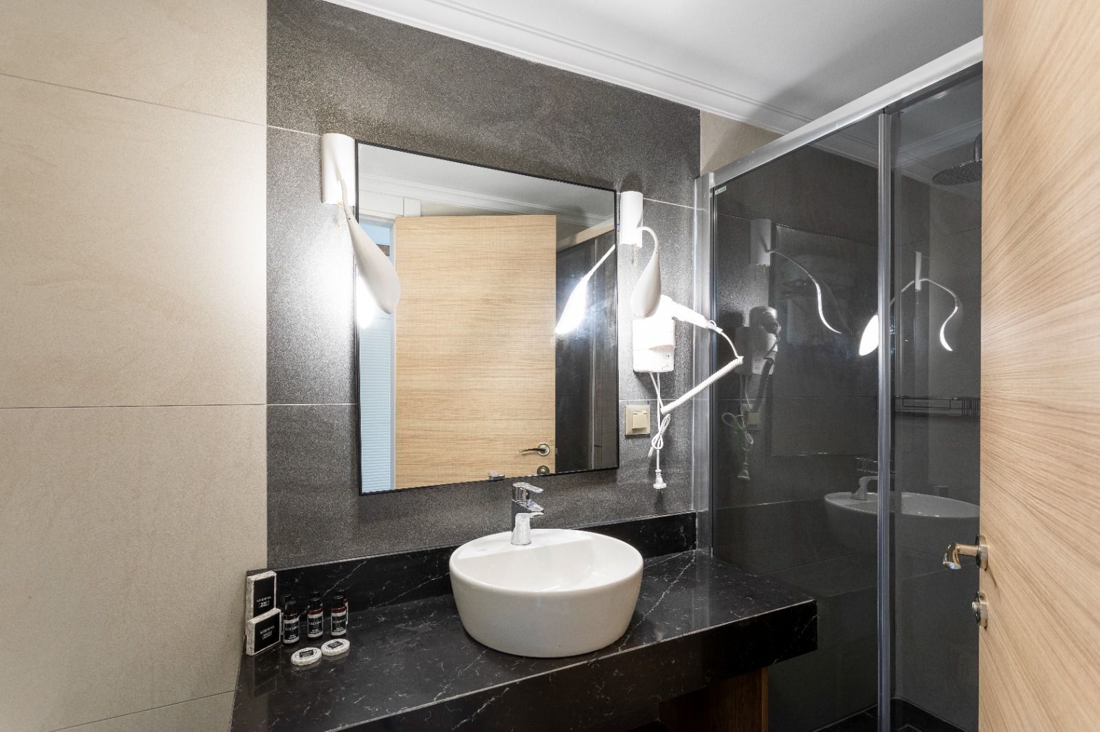 economy room, 2 single beds, mountain view | bathroom | shower, hair dryer, bathrobes, slippers