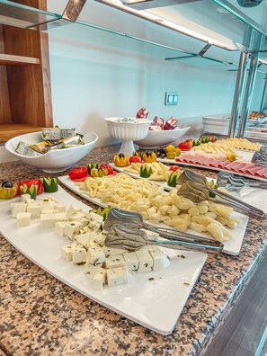 Free daily buffet breakfast  - Gulluk Yali Boutique Hotel (Milas)