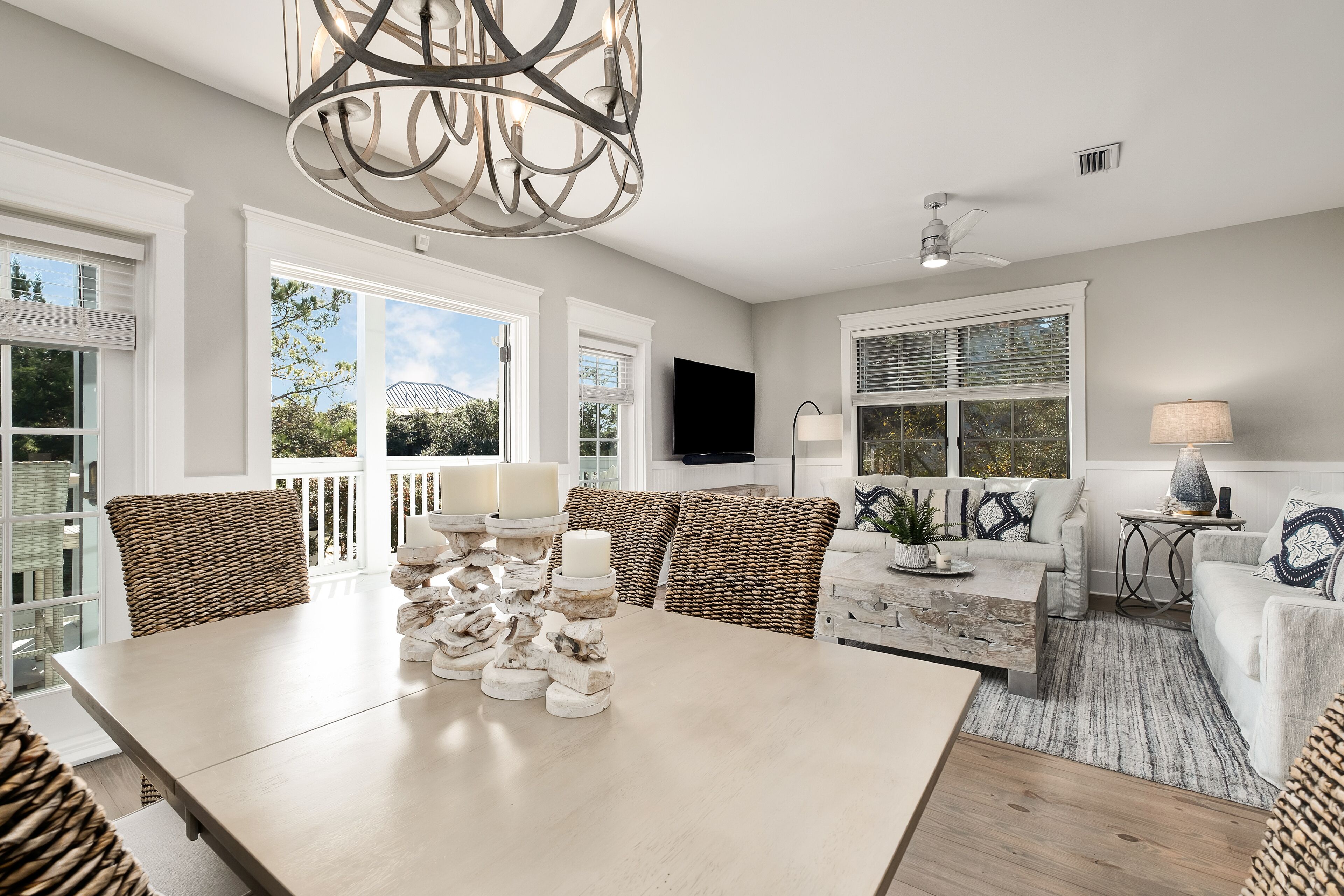 Just Breathe Flat— Luxury oasis overlooking the park, close to pool, 2 Bikes