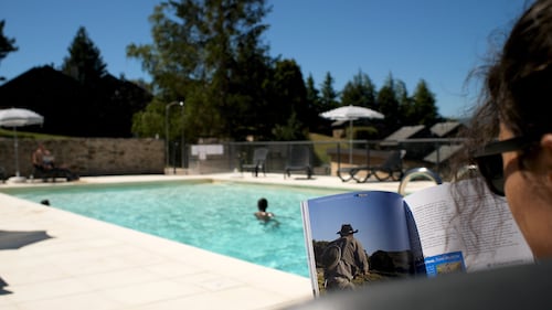 Traditional 4/6 person gîte in the Cevennes with swimming pool