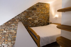 2 عدّة غرف نوم وواي فاي مجانًا وملاءات أسرّة