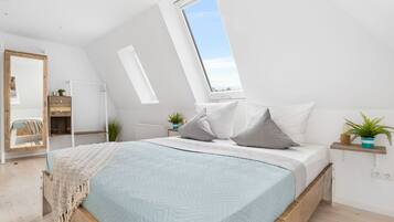 2 habitaciones, tabla de planchar con plancha y cuna de viaje