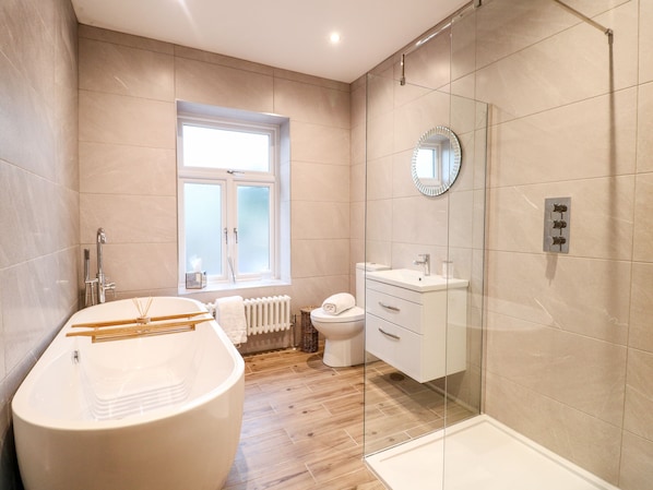 Cottage | Bathroom | Shower
