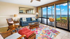 Flatskjerm-TV og bøker