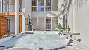 Outdoor spa tub - Reflections at Sunset Beach - a stunning 5-bedroom, absolute waterfront property at Soldiers Point (Soldiers Point)