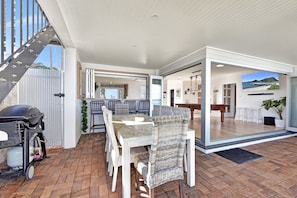 Outdoor dining - Reflections at Sunset Beach (Soldiers Point)