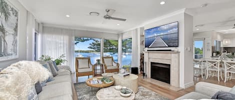 Smart TV, fireplace