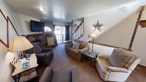 TV, fireplace