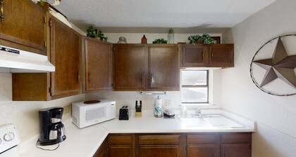 Mountain View 3 - In Town - New Property - Grill - FREE WiFi - Mountain Views -