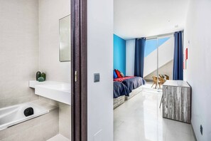 4 bedrooms, WiFi, bed sheets
