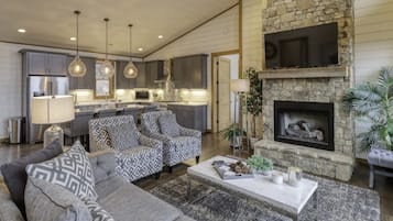 Televisión, chimenea y oficina