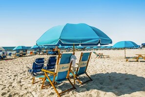 On the beach - Fabulous Azure - Beachfront - Low Snowbird Rates! (Fort Walton Beach)