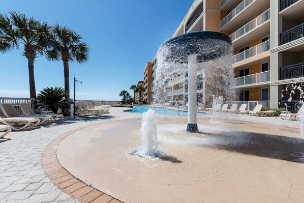 A heated pool, pool loungers - Fabulous Azure - Beachfront - Low Snowbird Rates! (Fort Walton Beach)