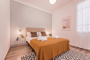 4 slaapkamers, een bureau, een strijkplank/strijkijzer, gratis wifi