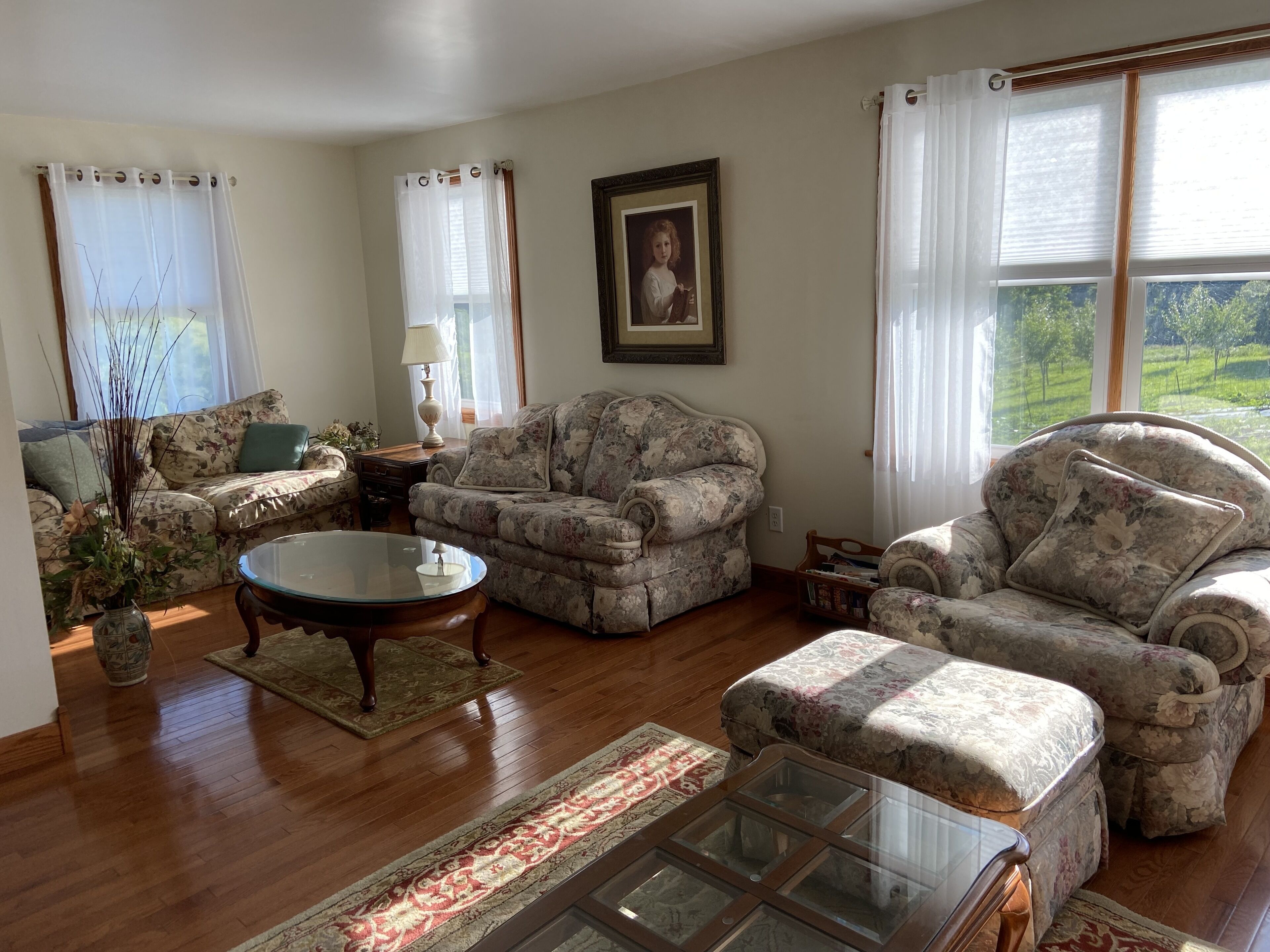 TV connectée, cheminée, lecteur de DVD, baby-foot