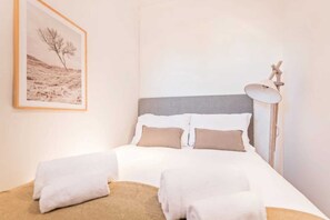 1 chambre, bureau, fer et planche à repasser, Wi-Fi gratuit