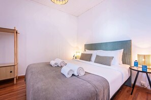 3 bedrooms, desk, iron/ironing board, free WiFi