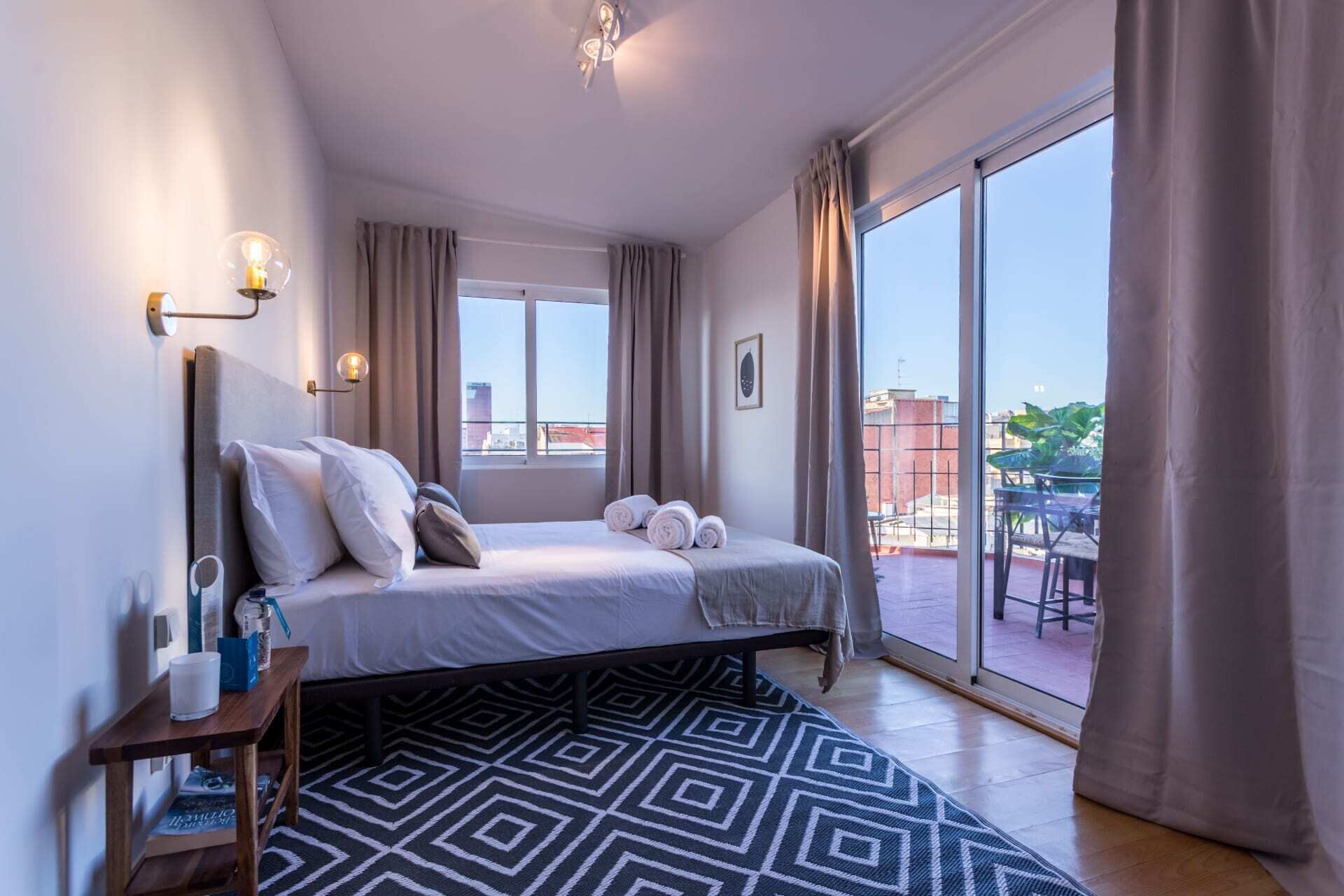 2 soverom, skrivebord, strykejern/-brett og wi-fi (inkludert)