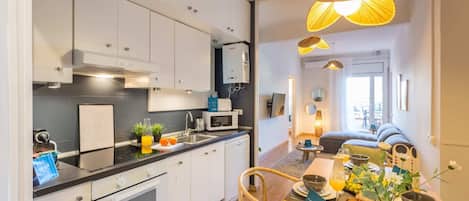 Fridge, microwave, stovetop, coffee/tea maker