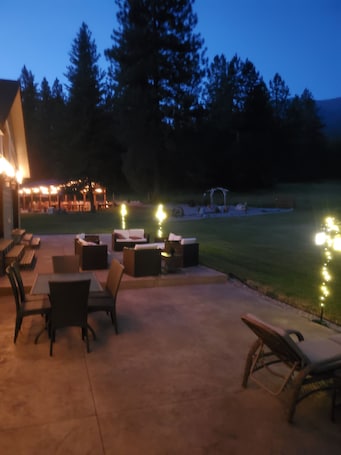 Outdoor dining. A Jewel at the Edge of the Mission Mountains, secluded, quiet &lots of wildlife.