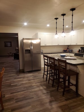 Refrigerador, microondas, horno, placa de cocina