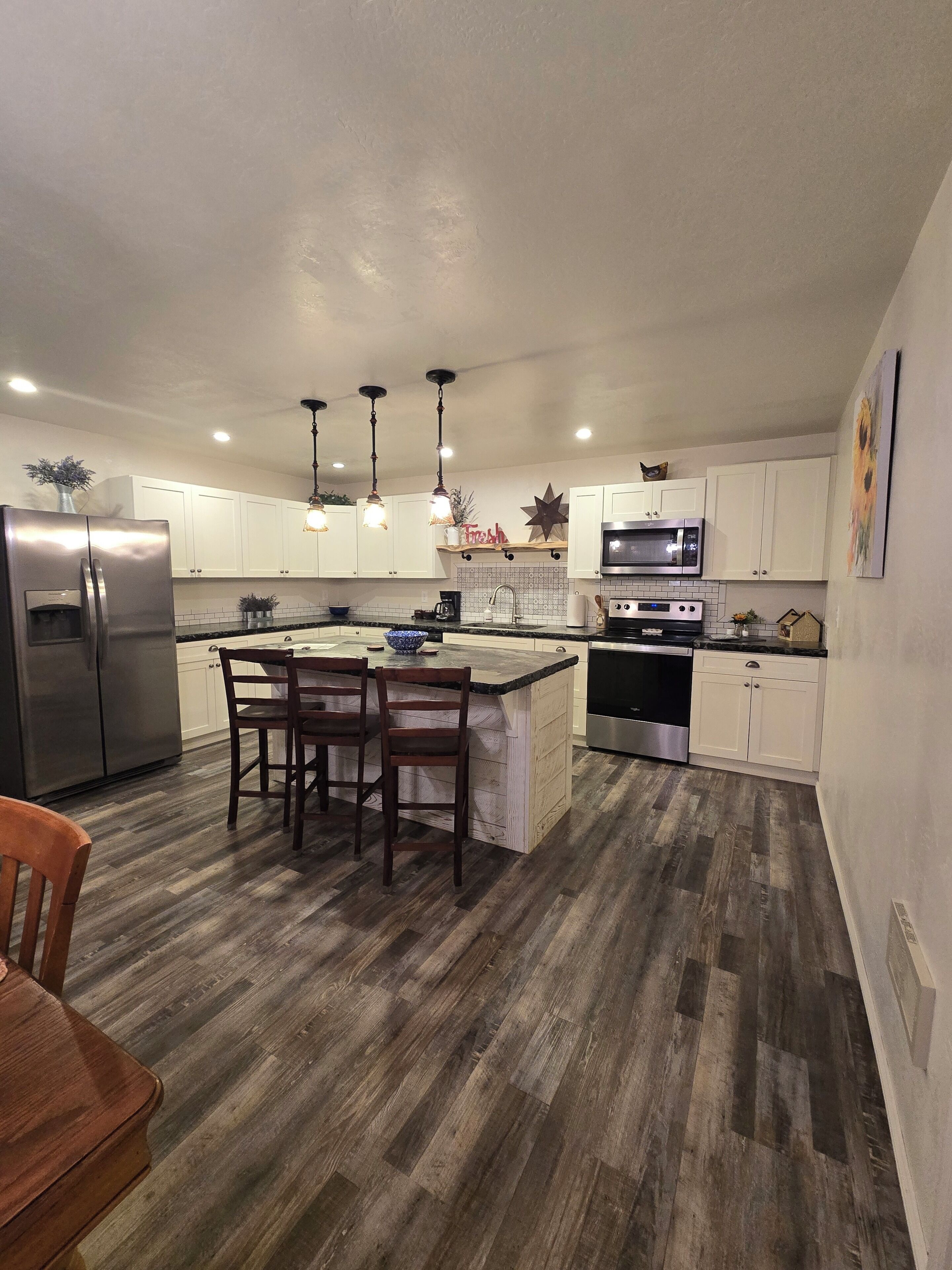 Coffee/tea maker, fridge, microwave, oven