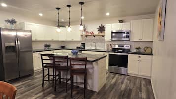 Coffee/tea maker, fridge, microwave, oven