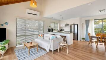 Een televisie, een open haard, Netflix en streamingdiensten