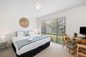 3 bedrooms, iron/ironing board, WiFi, bed sheets - Sun-Filled Jan Juc with Ocean Views (Jan Juc)