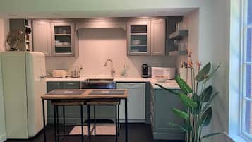Frigorifero, microonde, forno, lavastoviglie