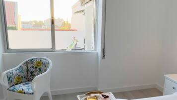 2 chambres, coffres-forts dans les chambres, bureau