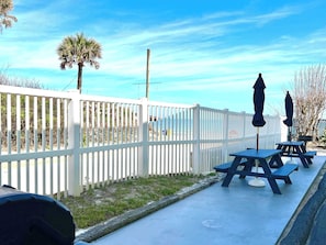 Outdoor dining - Ocean Overlook - Sea View at Symphony Beach Club! (Ormond Beach)