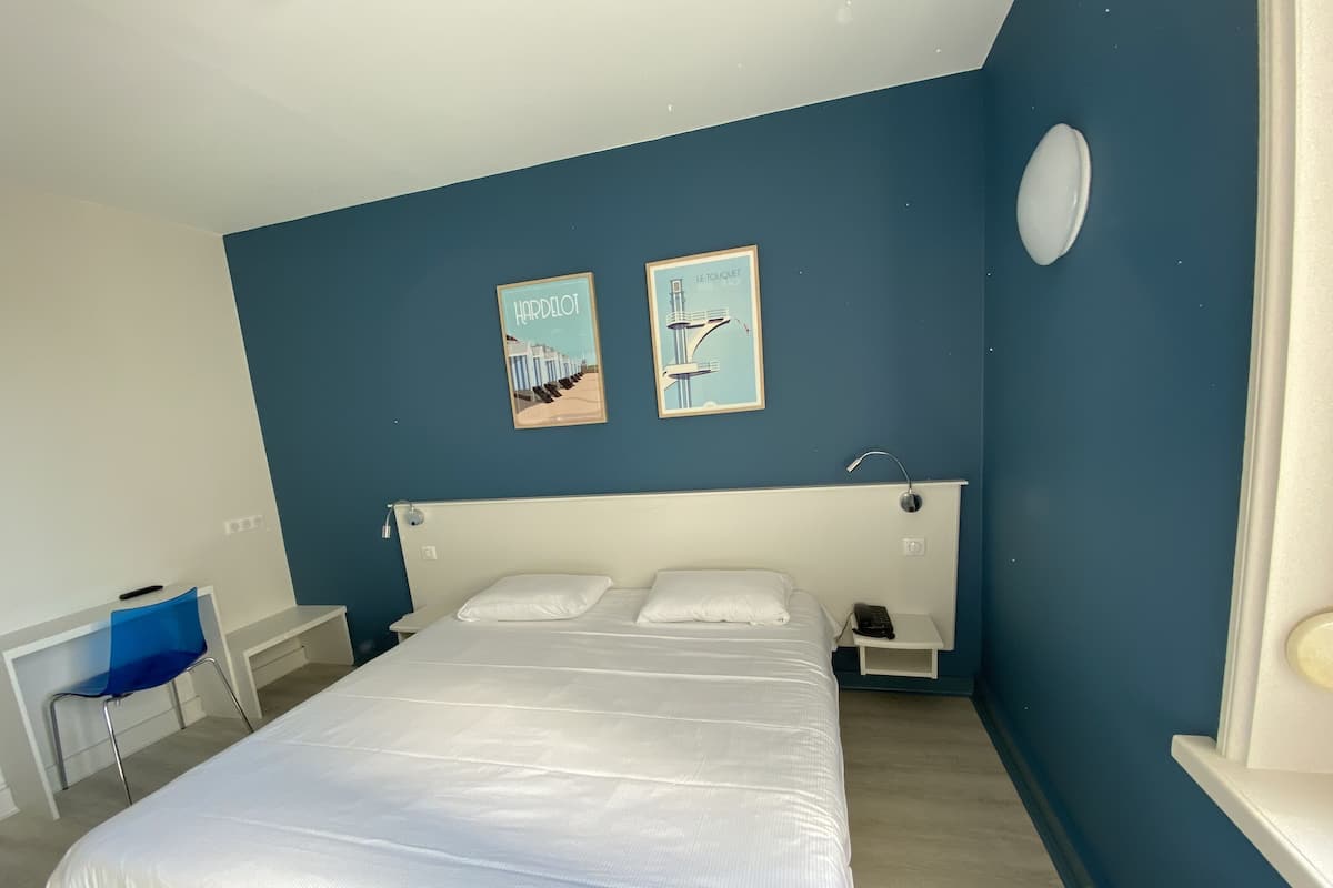 In-room safe, individually furnished, desk, blackout curtains