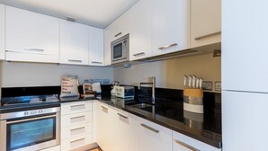 アパートメント | 専用キッチン | 冷蔵庫、電子レンジ、オーブン、コンロ
