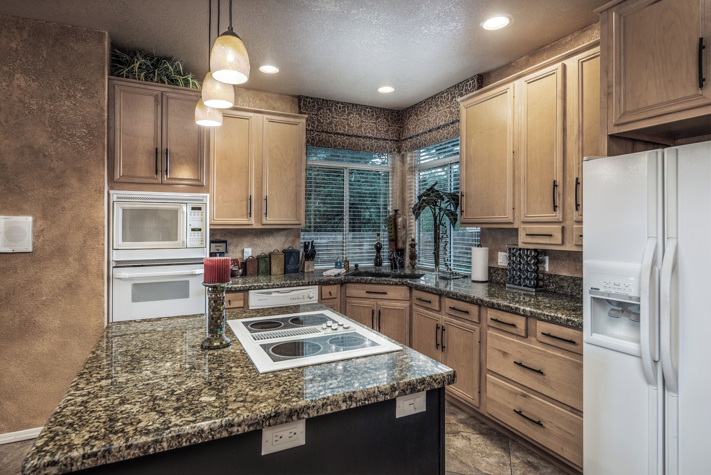 Studio (3 Bedrooms) | Tiện nghi, dịch vụ nơi lưu trú