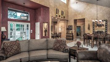Studio (3 Bedrooms) | Property amenity