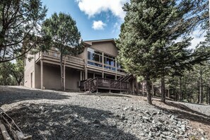 Front of property - Cozy Timbers by Ruidoso Vacation Rentals (Ruidoso)