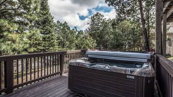 Studio (3 Bedrooms) | Property amenity