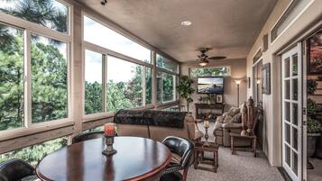 Studio (3 Bedrooms) | Property amenity