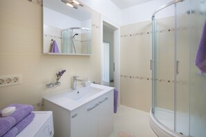 Villa | Bathroom
