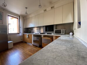 House, 1 King Bed with Sofa bed | Private kitchen