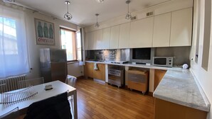 獨棟房屋, 1 張特大雙人床和 1 張沙發床 | 私人廚房 | 電冰箱、微波爐、烤箱、爐台