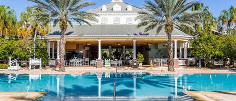 Et oppvarmet basseng